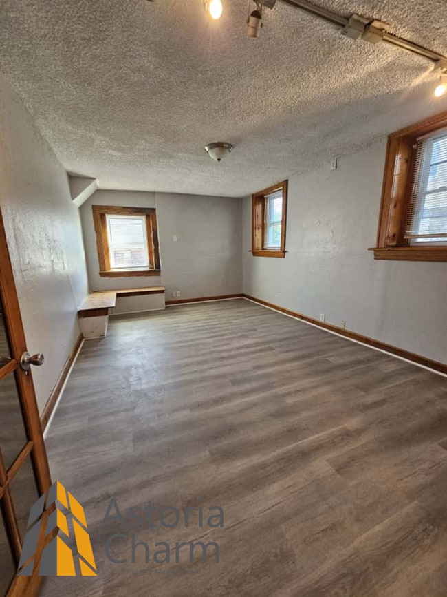 Building Photo - Updated 3 Bedroom + Free TV & PS5 with Move-In!!