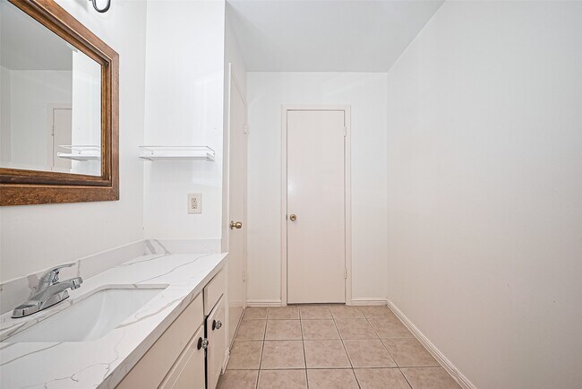 Building Photo - 4304 Sherwood Ln
