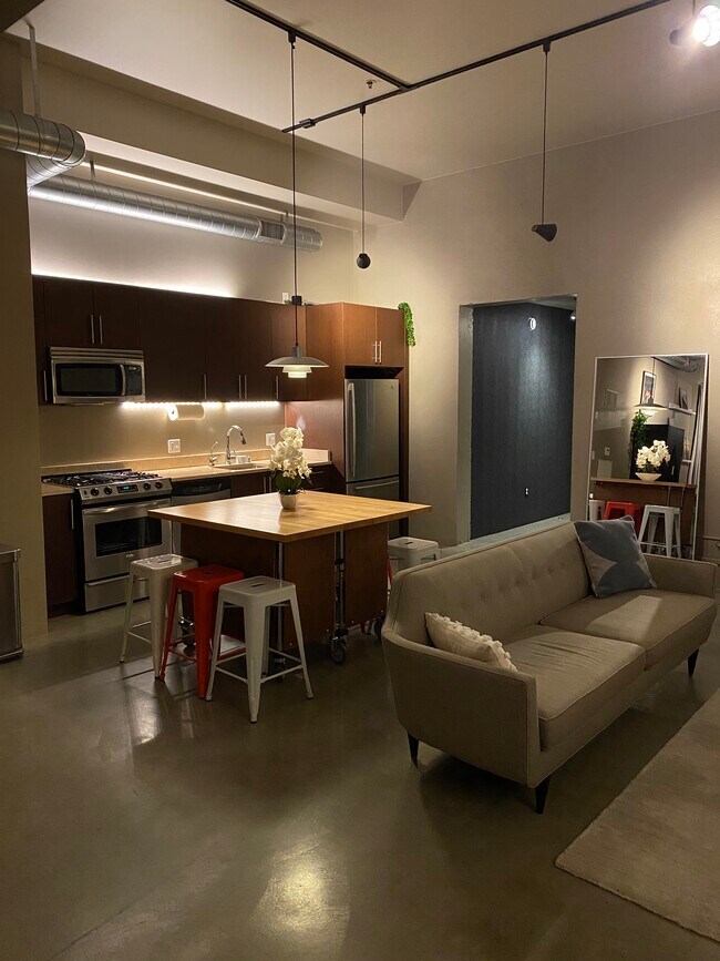 Building Photo - 849 S Broadway