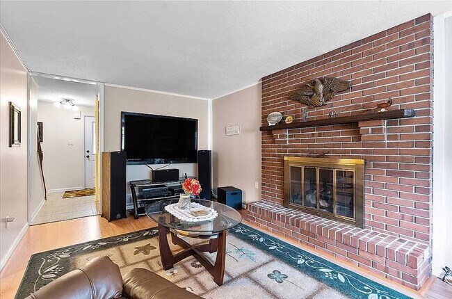 Building Photo - Charming Home! 4 Bedroom 2.5 Bathroom - Hopewell