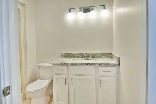 Building Photo - 920-922-922 Cynthia Ct