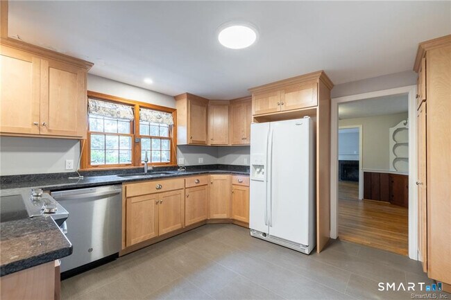 Building Photo - 37 Old Wheeler Ln