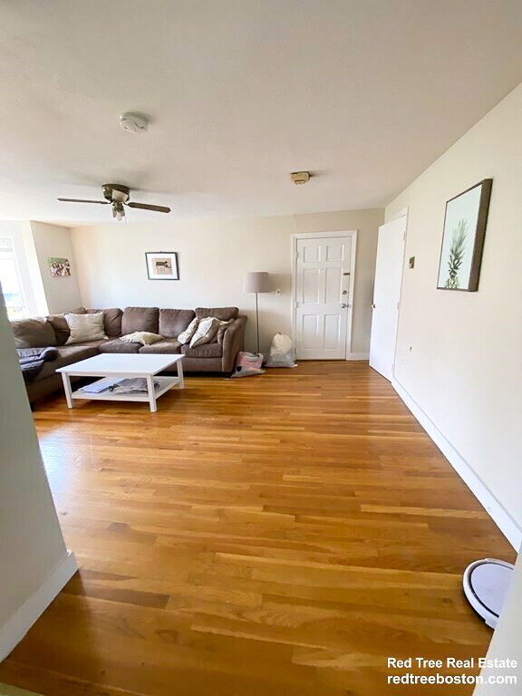 Building Photo - 506 E Broadway