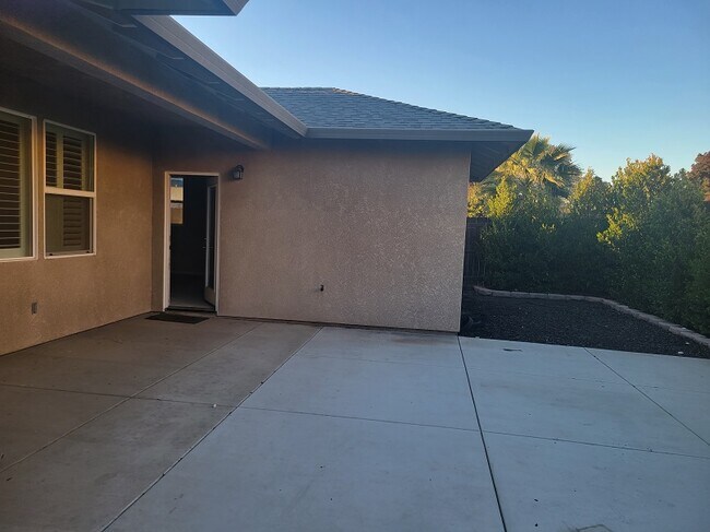 Building Photo - 227 Gooselake Cir