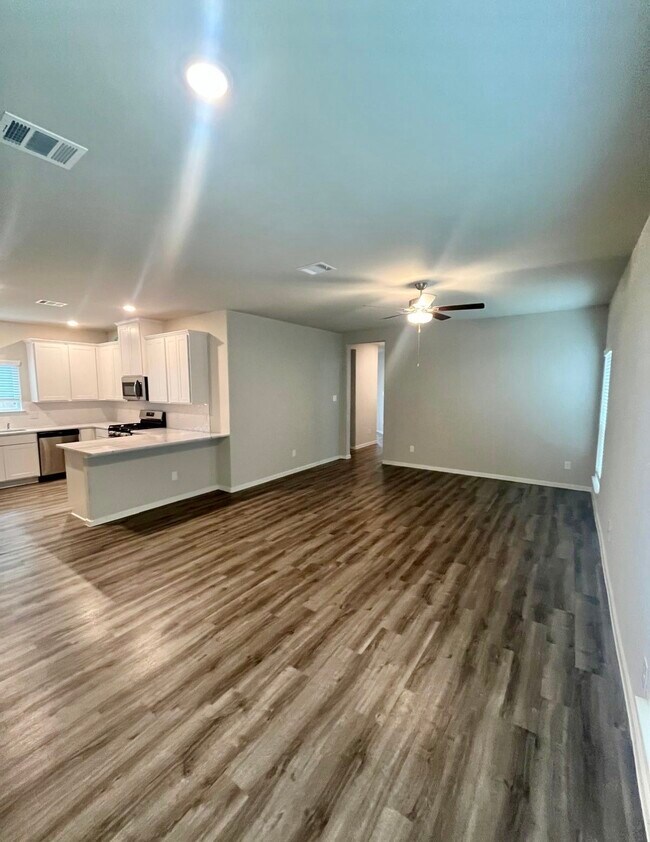 Building Photo - 10228 Badger Run Ln