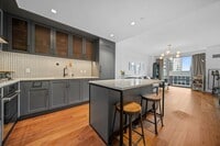 Building Photo - 2 Shore Ln