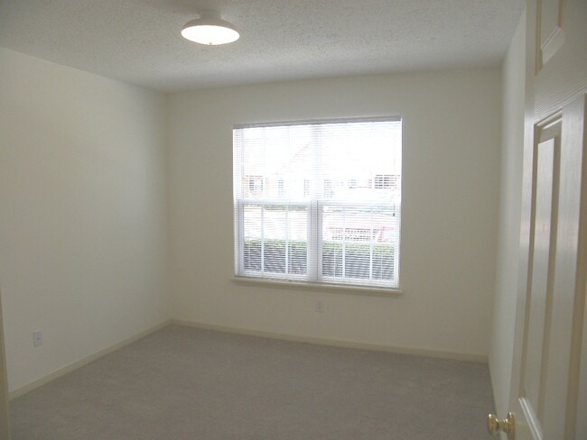 Building Photo - Central Wilmington! Live across from The Point at Barclay! Lovely one level patio home in popular...