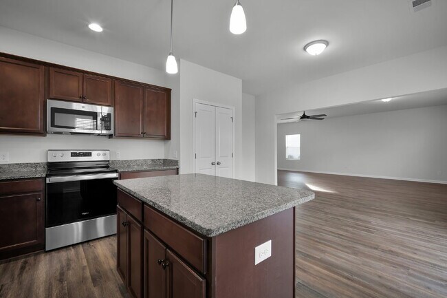 Building Photo - Beautiful home located in The Commons subdivision