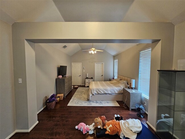 Building Photo - 5739 Henniker Dr