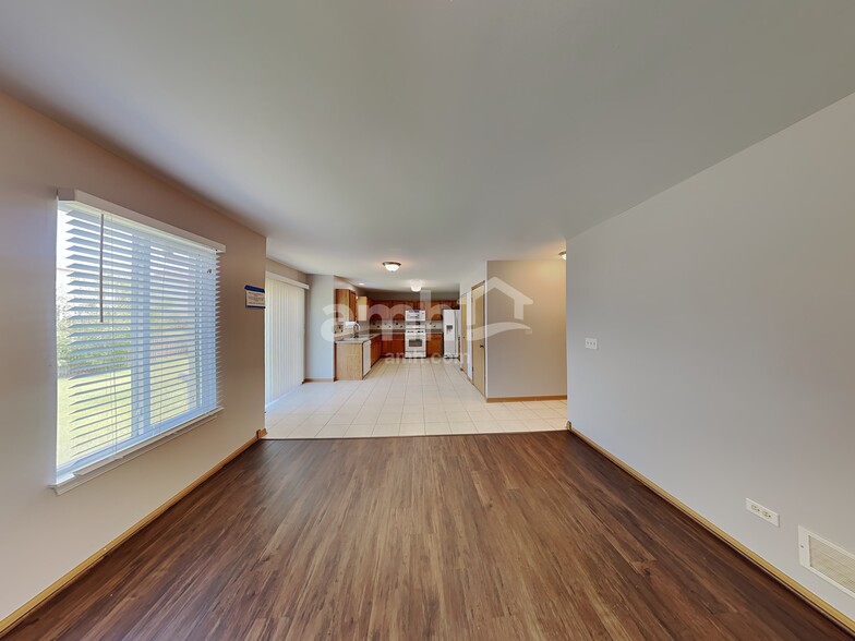 Building Photo - 347 Deering Ln