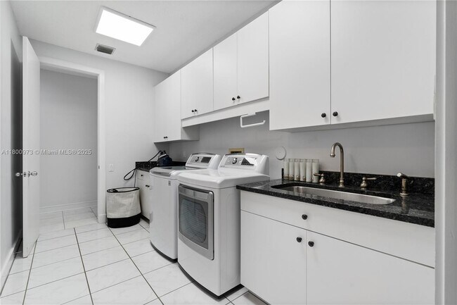 Building Photo - 2939 Paddock Ln