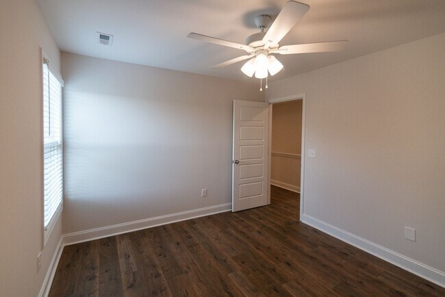 Building Photo - Gorgeous Single Family Home