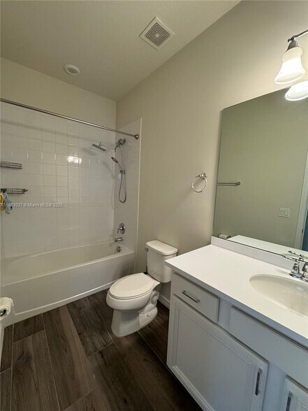 Building Photo - 4729 Greenway Dr