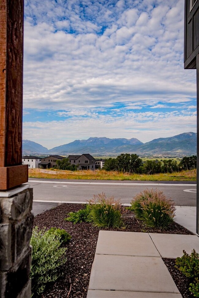 Building Photo - End Unit New Construction with Finished Basement Includes Utilities in New Jordanelle Ridge Neigh...