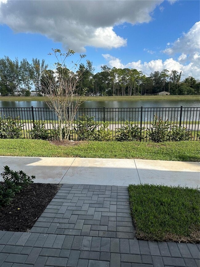 Building Photo - 4496 Longwood Lake Sq