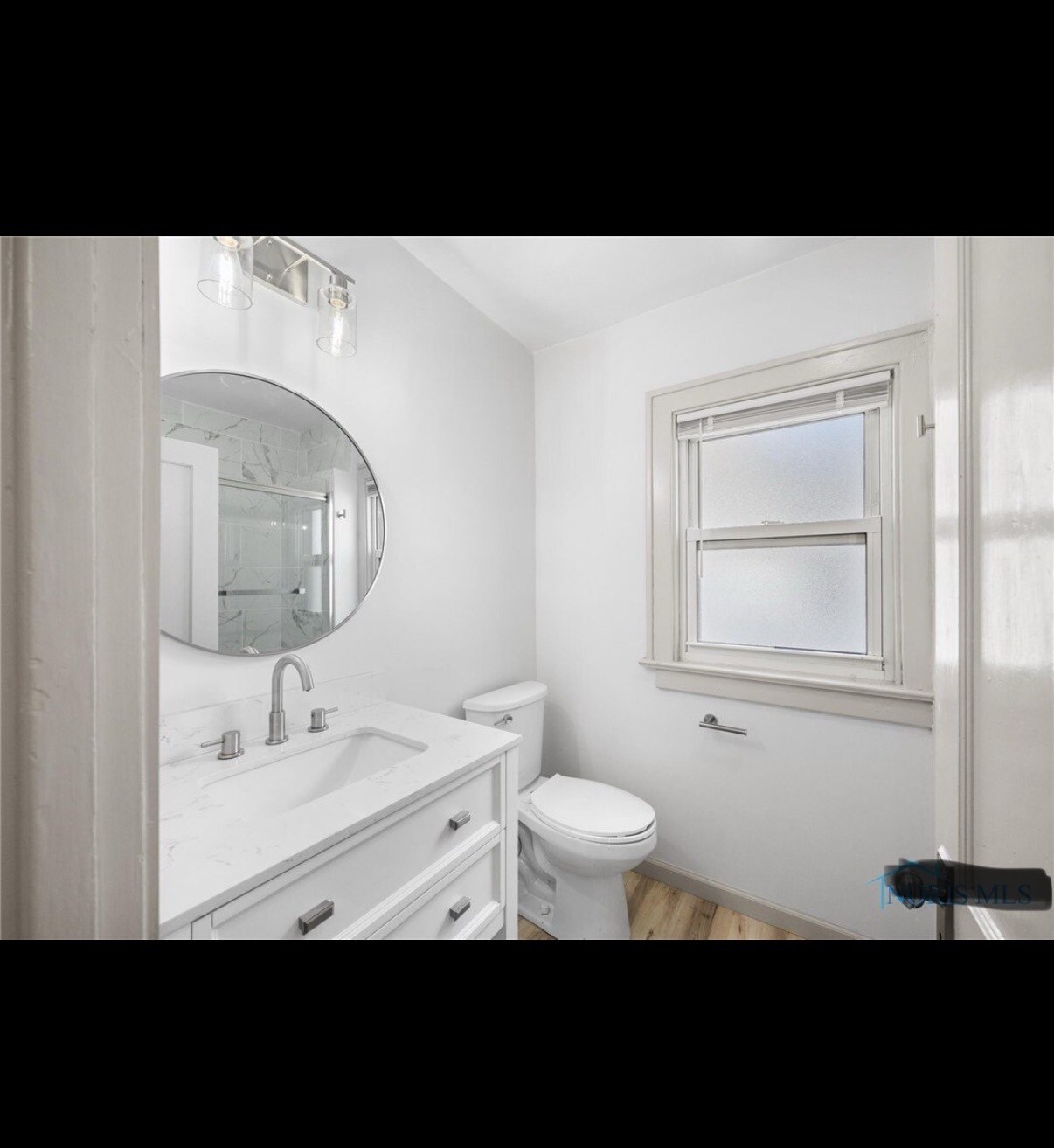 Bathroom, newly renovated. Shower/tub - 476 Shasta Dr