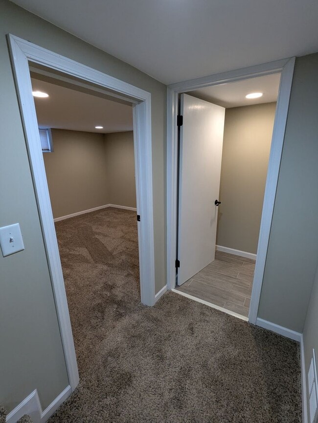 Building Photo - Charming & Spacious Home in the Heart of R...