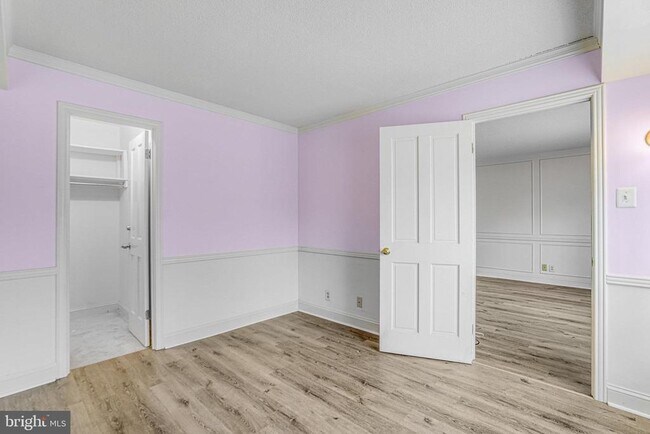 Building Photo - 205 Yoakum Pkwy