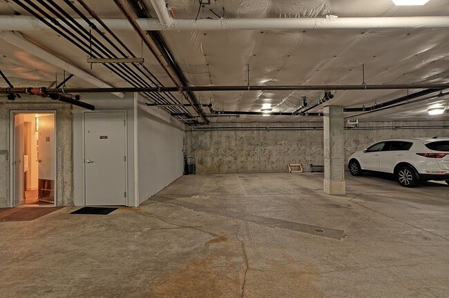 Building Photo - Mukilteo Golf Course View Condo – Modern C...