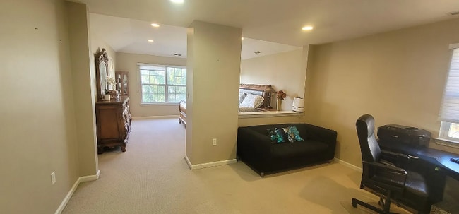 Building Photo - 19 Jason Ct