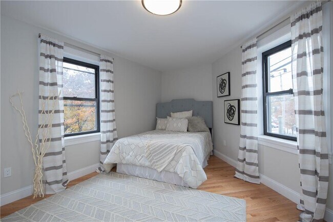 Building Photo - 381 Broadway