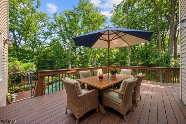 Building Photo - 11 Rosewood Ln