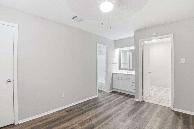 Building Photo - 6519 Bridgegate Dr