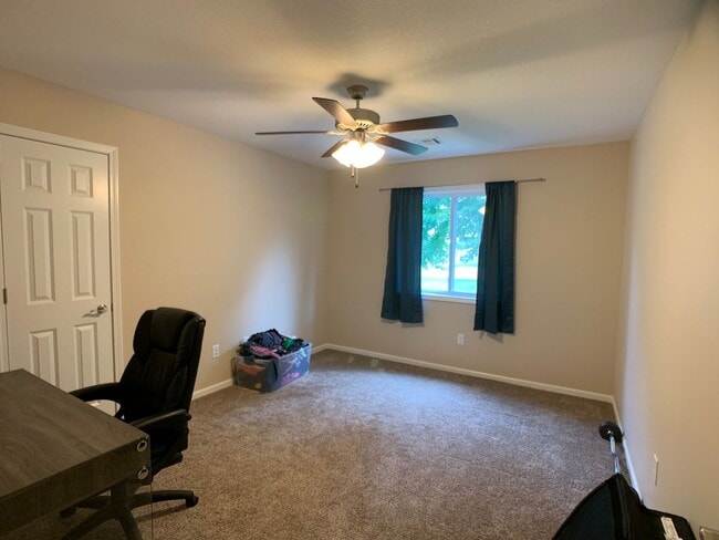 Building Photo - SUPER CUTE DUPLEX ON THE WEST SIDE OF TOWN!