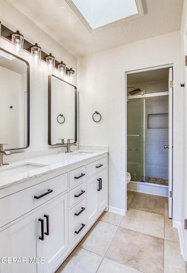 Building Photo - 6621 Amposta Dr