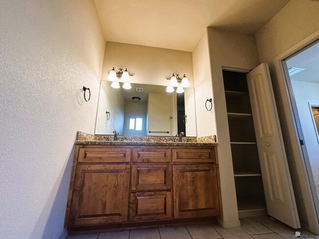 Building Photo - 10804 S Madero St