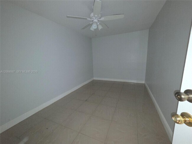 Building Photo - 12025 S Las Palmas Dr