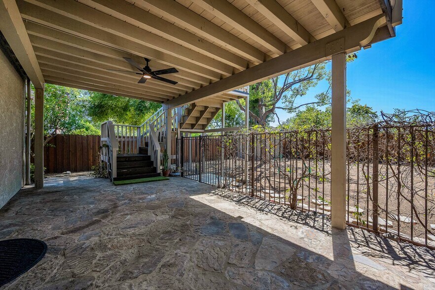 covered patio off family roomw with fan - 2655 Calle Abedul