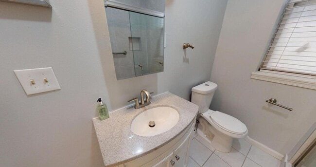 Building Photo - Extraordinary Columbia Heights Opportunity | Spacious 5BR + 2 Den Home with Off-Street Parking