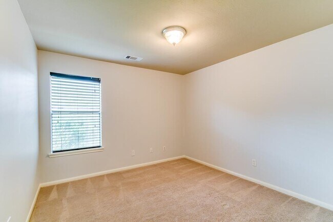 Building Photo - 16802 Village View Trail