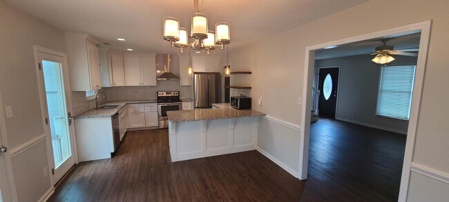 Building Photo - 709 NC-801