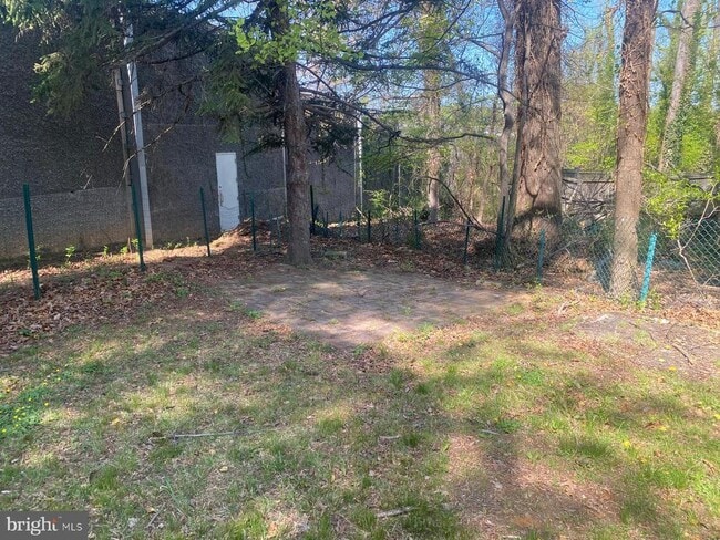 Building Photo - 2200 Greenwich St