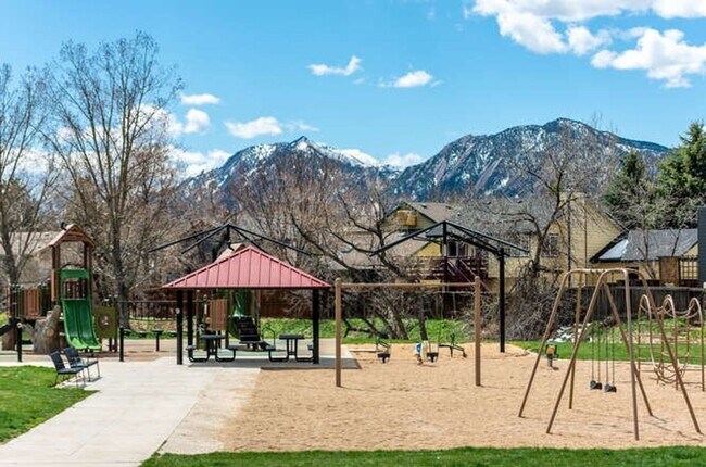 Building Photo - Online for roommate application ONLY