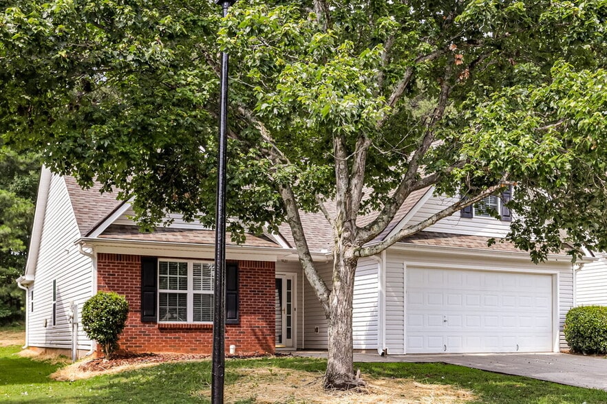 Building Photo - 225 Lassiter Dr