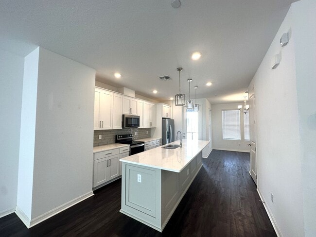 Building Photo - Available 8/10!! Luxury 3 story townhouse in the heart of Laureate Park
