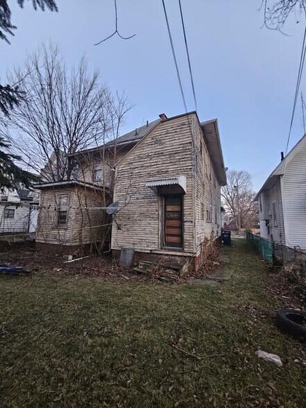 Building Photo - 219 Eastern Ave