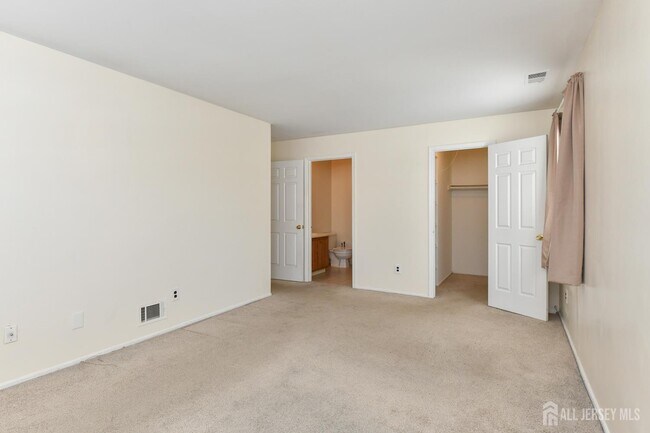 Building Photo - 290 Alpine Way