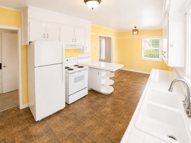 Building Photo - House For Rent in East Provo