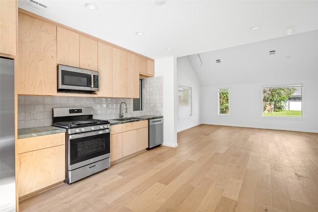 Building Photo - 4429 Woodside St