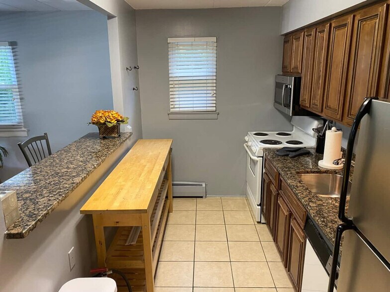 Building Photo - 100 Hampden Ave