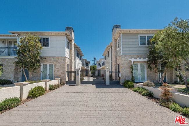 Building Photo - 1510 S Carmelina Ave