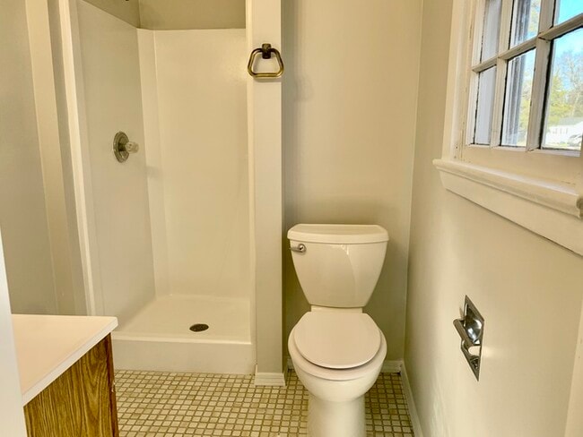 Building Photo - 3 BEDROOM HOME FOR RENT IN OAKWOOD FARMS!