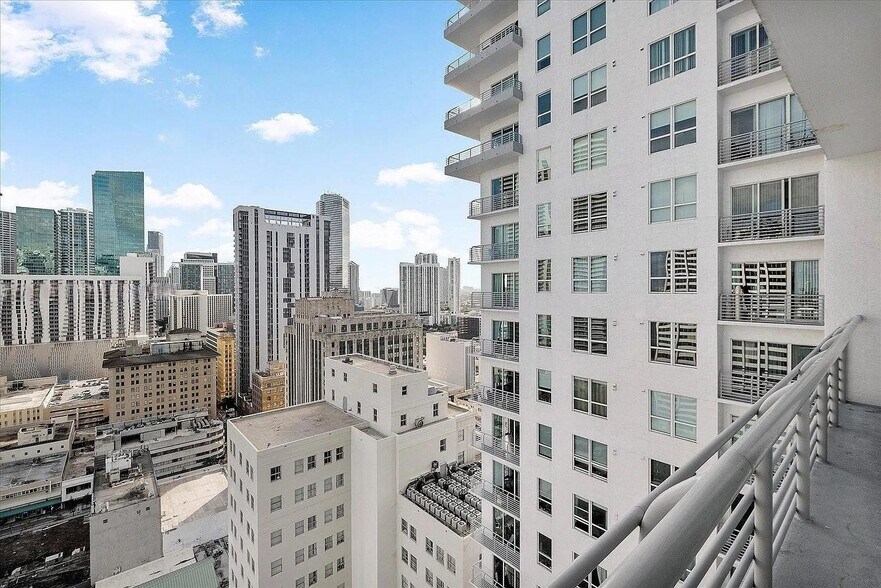 Building Photo - 133 NE 2nd Ave