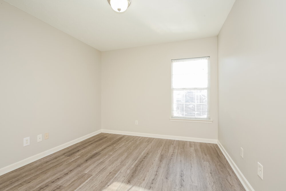 Building Photo - 312 Sarna Dr