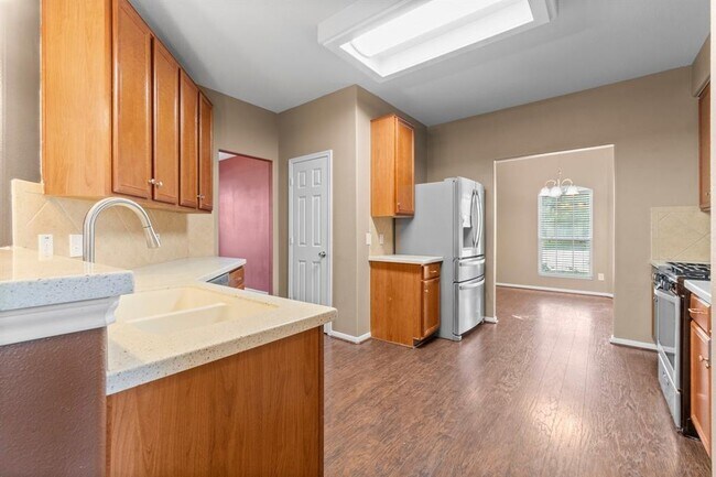 Building Photo - 2402 Lofty Falls Ct