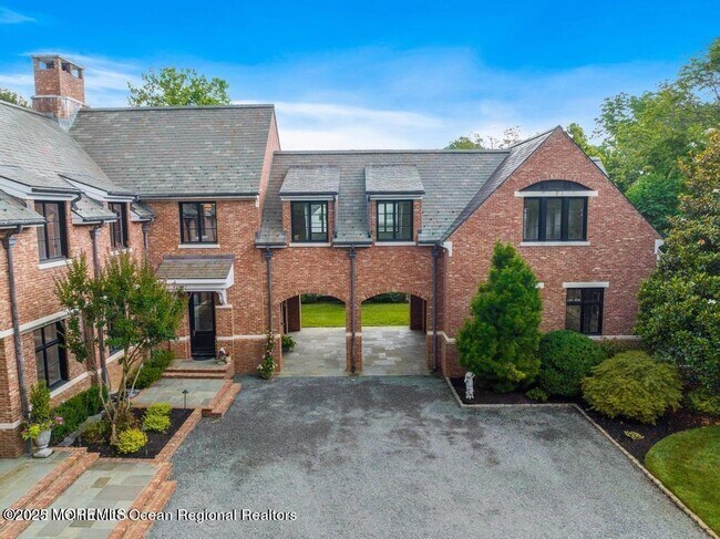 Building Photo - 18 Sheraton Ln